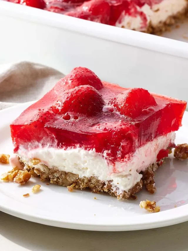 Strawberry Pretzel Salad Recipe