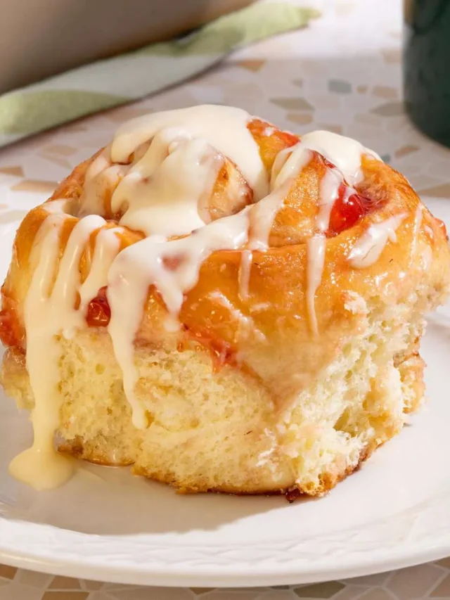 Strawberry Lemon Cheesecake Rolls Recipe
