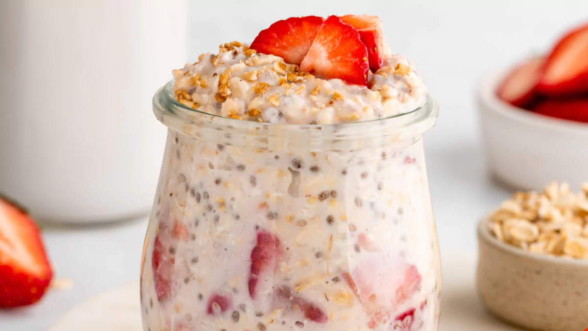 Strawberries and Cream Overnight Oats – A Sweet, Creamy Start to Your Day